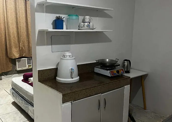 Flora's Place In Winland Towers 아파트호텔